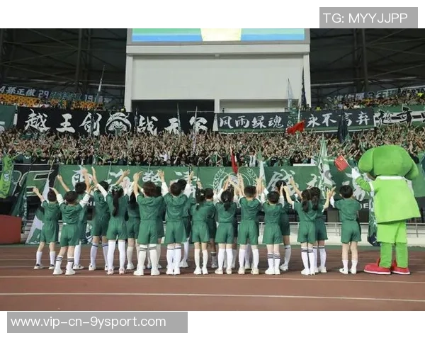 足球带给我们的不仅是激情与胜利更是团结与梦想的力量